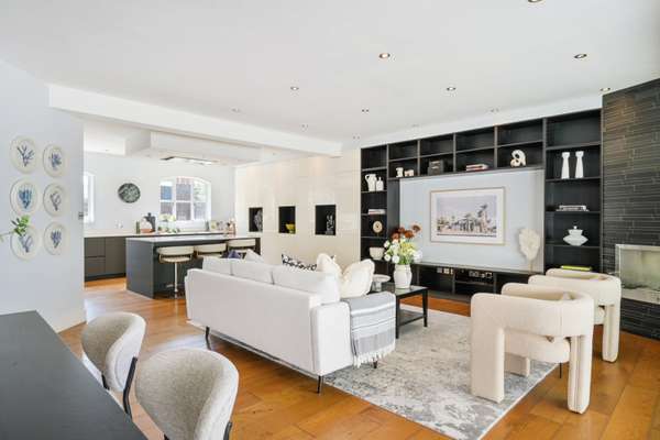 Flat Scandrett Street in Greater London