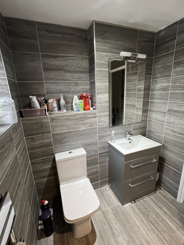 Room Southfields Court in Greater London