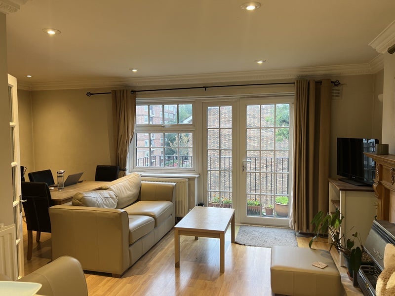 Room Southfields Court in Greater London