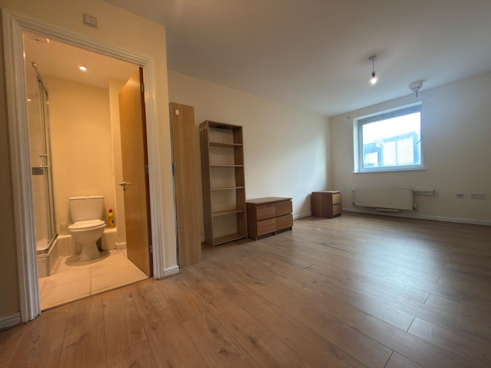 Room High Road in Greater London