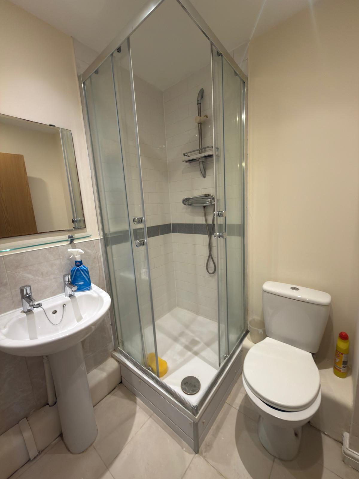 Room High Road in Greater London