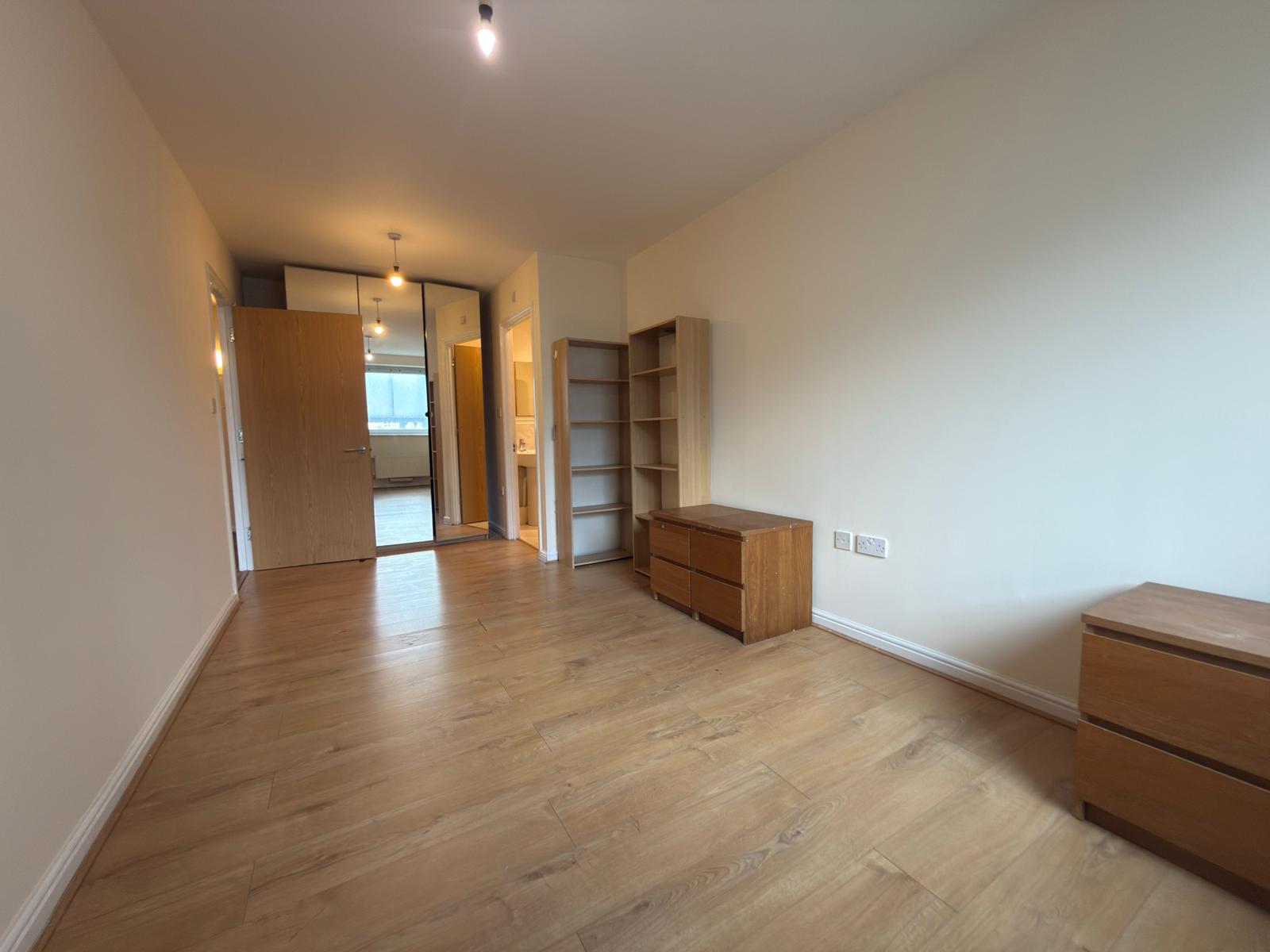 Room High Road in Greater London