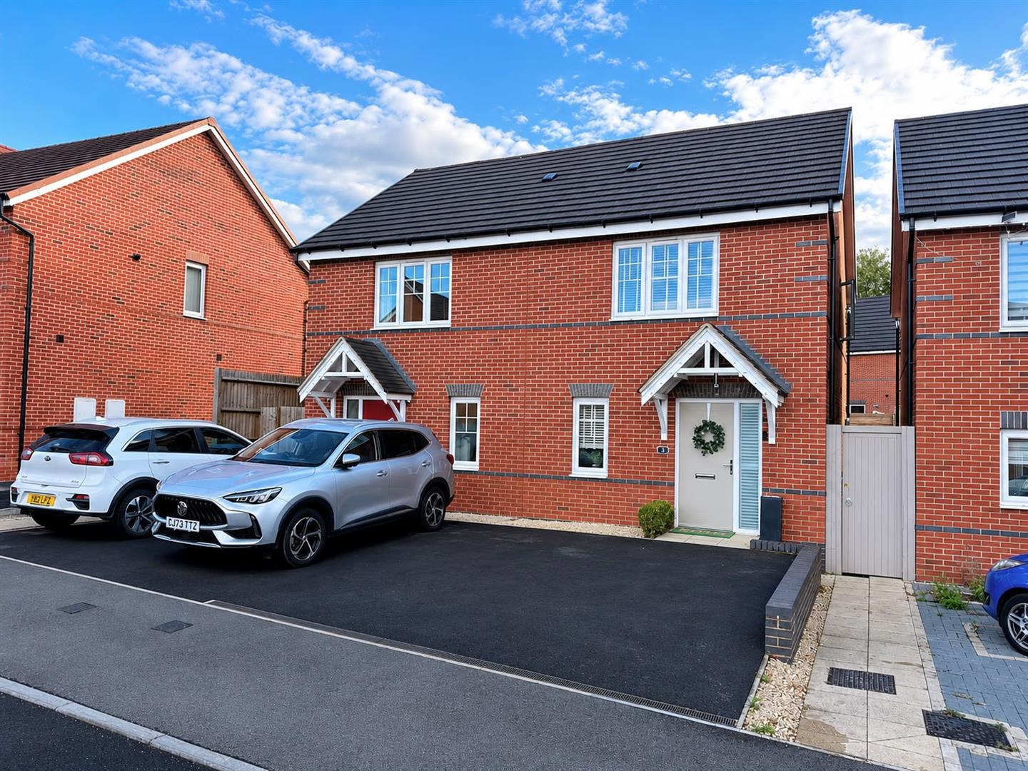 House Henry Collins Close in Hinckley and Bosworth