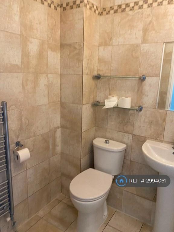 Flat Sanderstead Road in Greater London