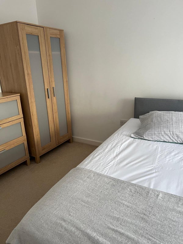 Room Clarence Crescent in Greater London