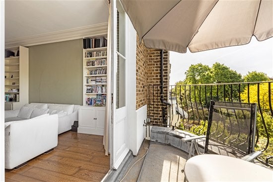 Flat Belsize Park Gardens in London