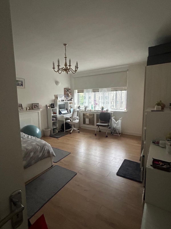 Room Primrose Hill Road in Greater London
