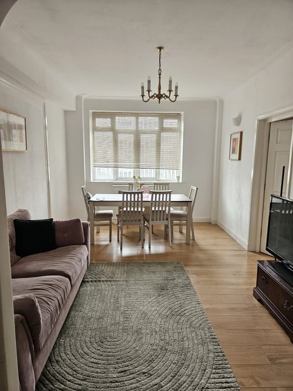 Room Primrose Hill Road in Greater London