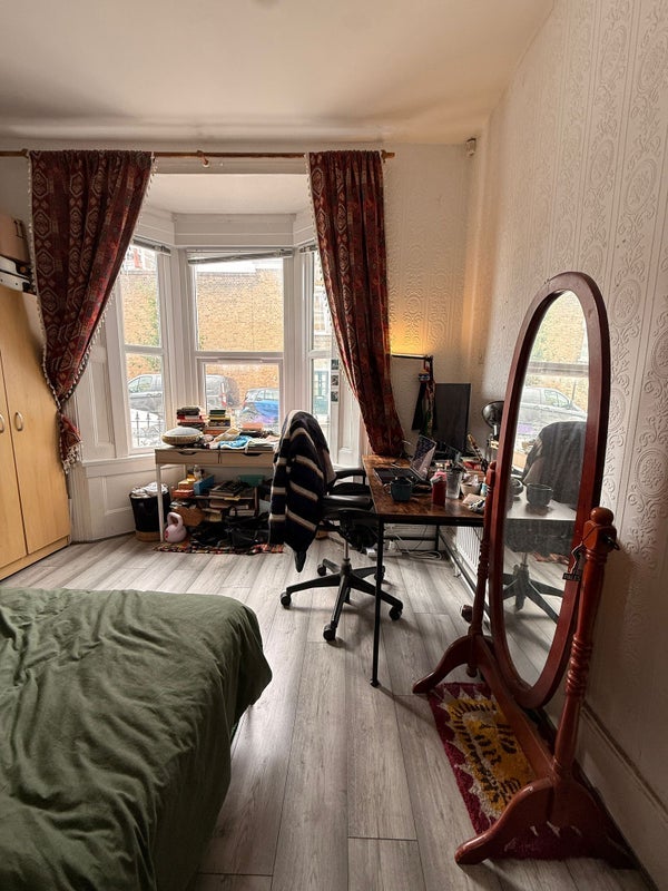 Room Lockhart Street in Greater London