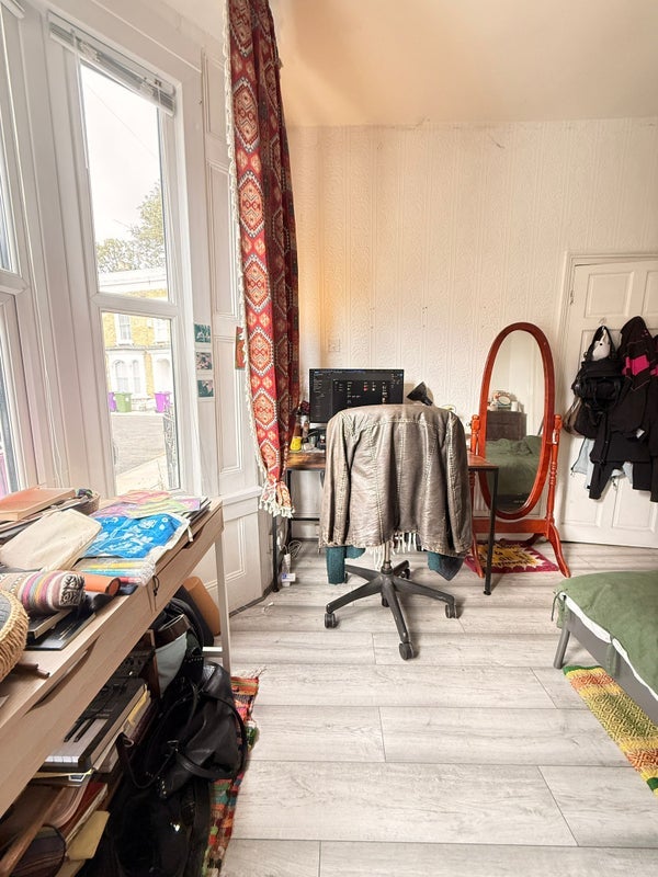Room Lockhart Street in Greater London