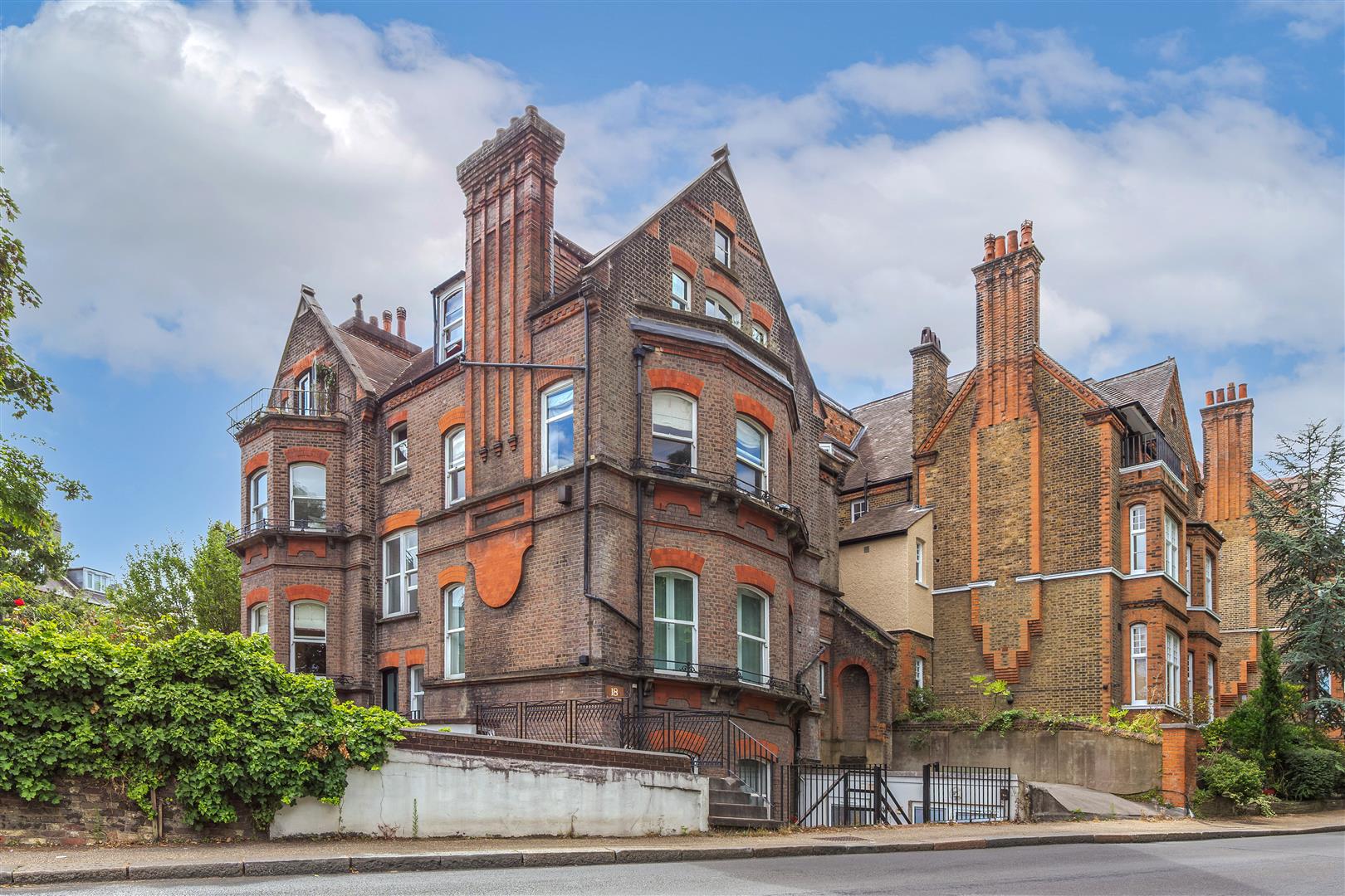 Flat East Heath Road in Greater London