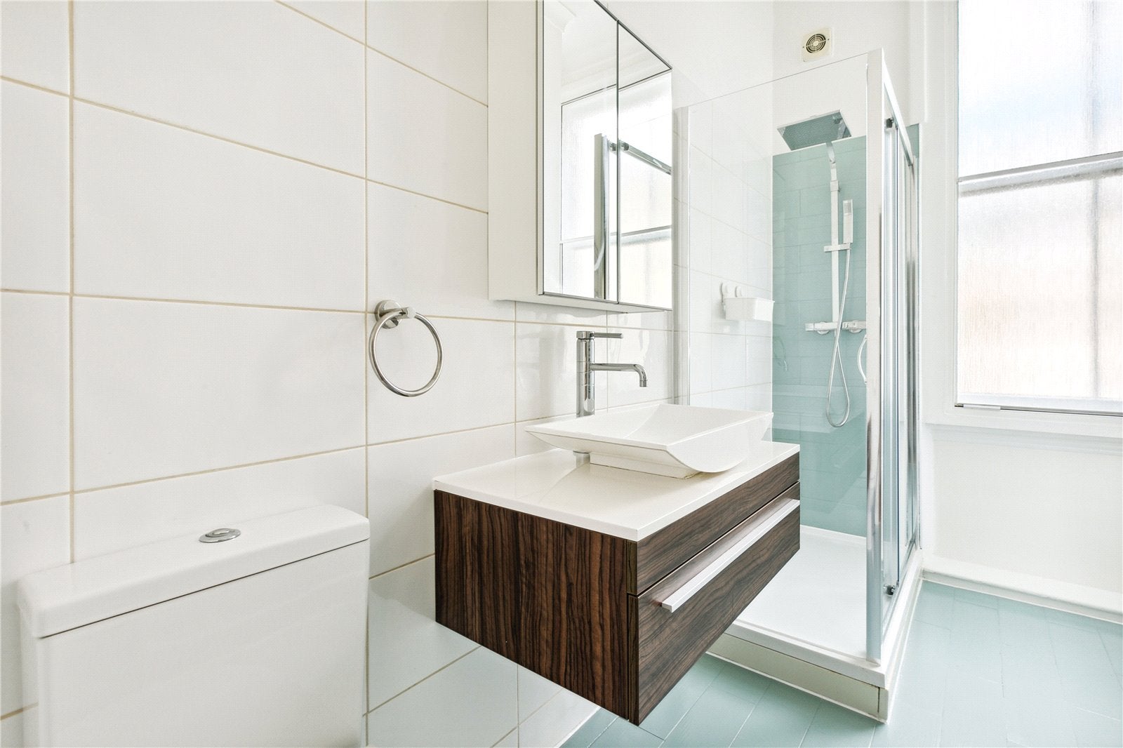 Flat Ifield Road in Greater London