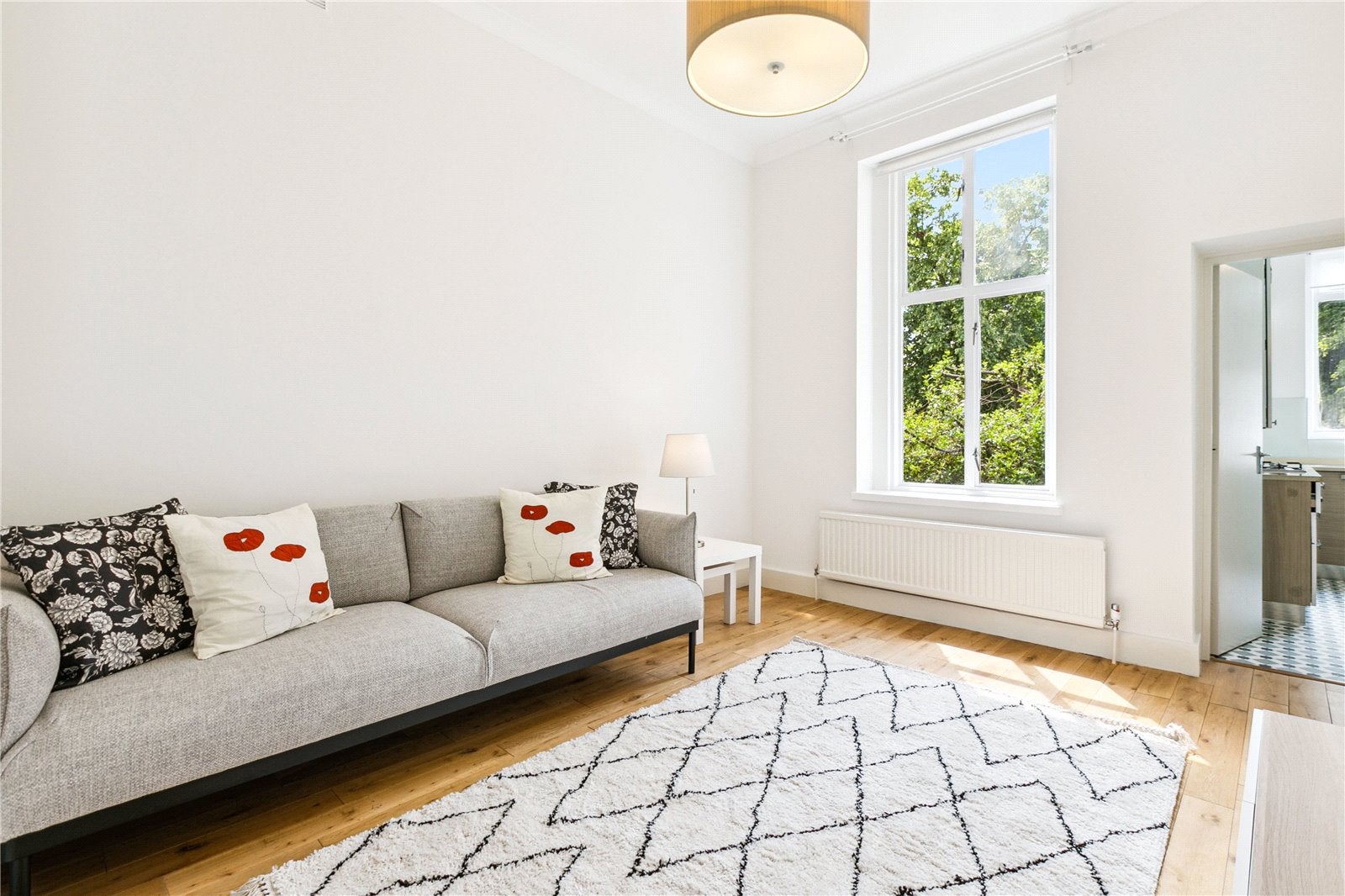 Flat Ifield Road in Greater London