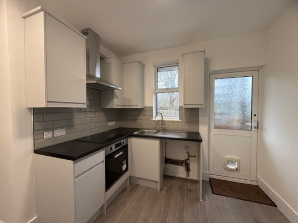 Flat Waldrons Yard in Greater London
