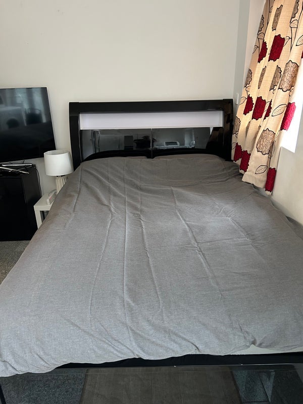 Room Kelvin Gardens in Greater London