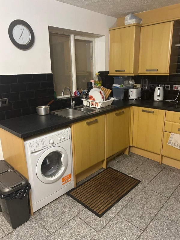 Room Kelvin Gardens in Greater London