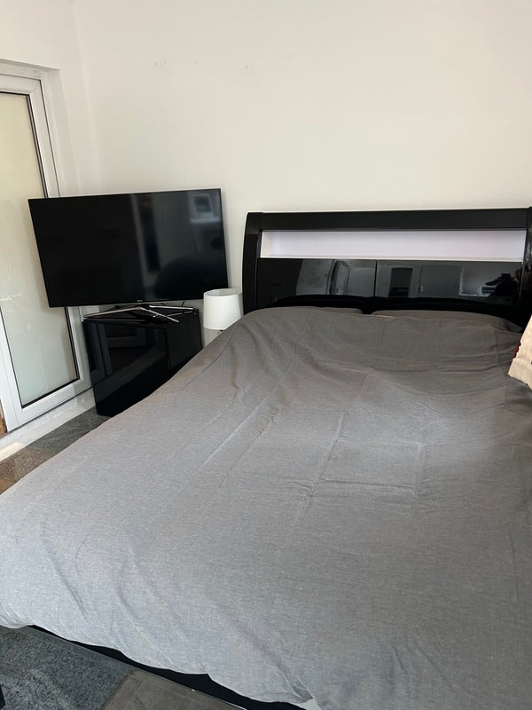 Room Kelvin Gardens in Greater London