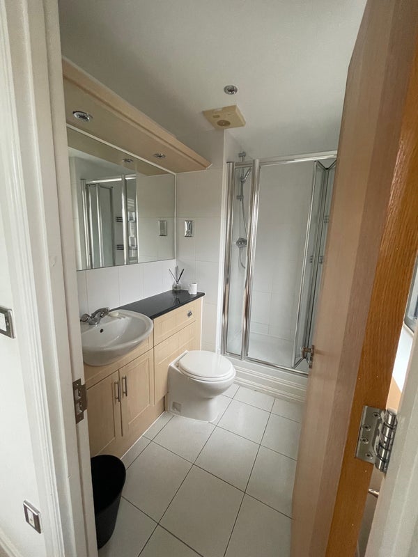 Room Montaigne Close in City of Westminster