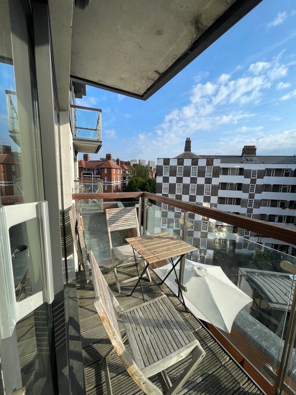 Room Montaigne Close in City of Westminster