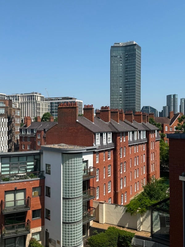 Room Montaigne Close in City of Westminster