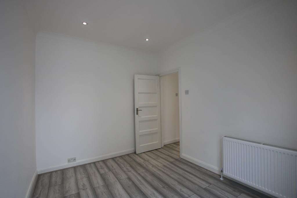 Flat Northview Crescent in Greater London