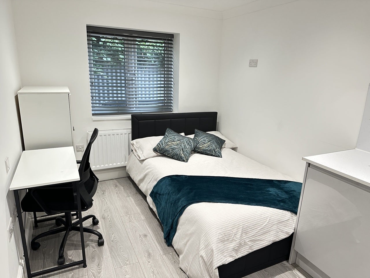 Room Iver Close in Cambridge