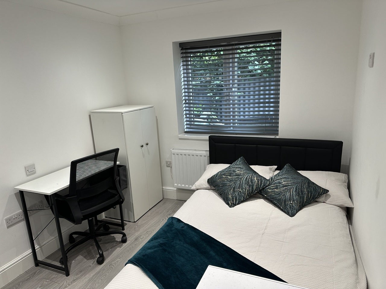 Room Iver Close in Cambridge