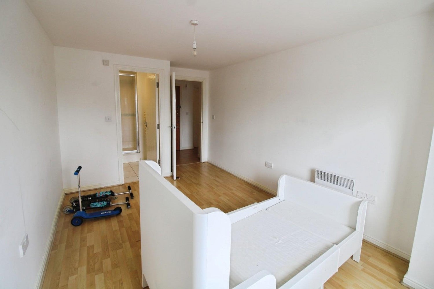 Flat Chantry Close in Greater London