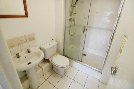 Flat Chantry Close in Greater London