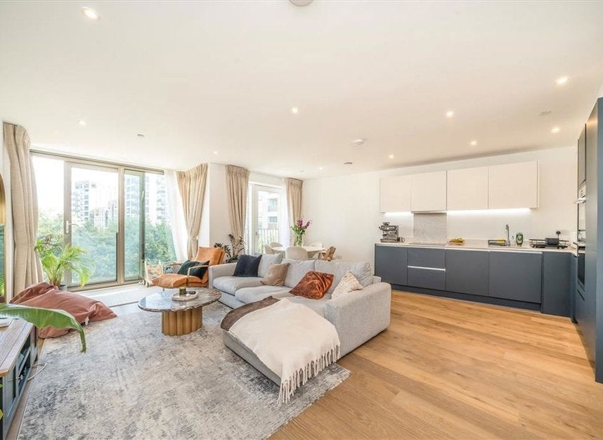 Flat West Parkside in Greater London