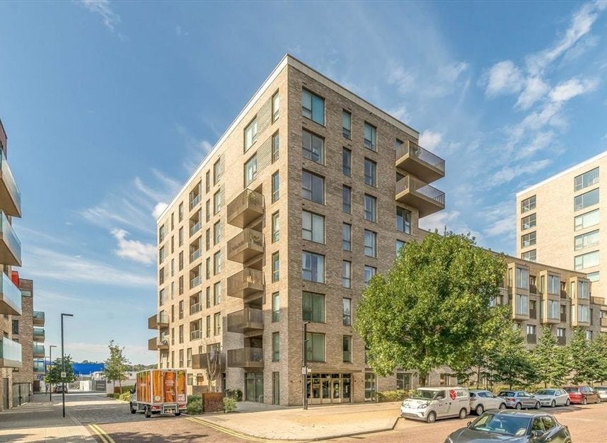 Flat West Parkside in Greater London