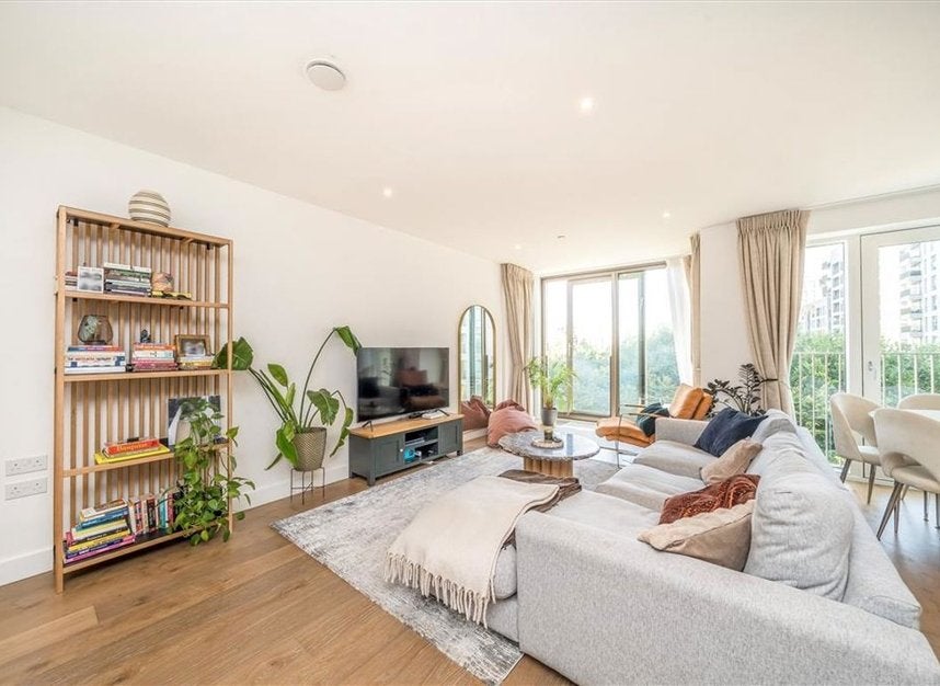 Flat West Parkside in Greater London