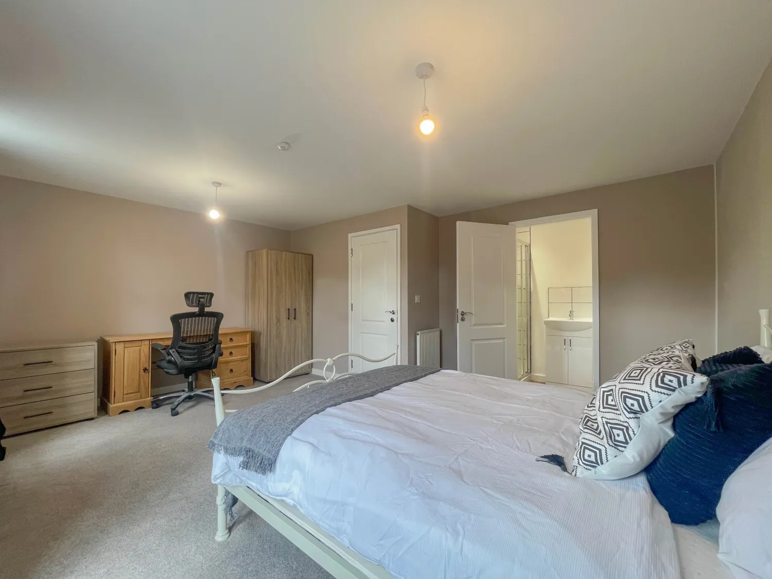 Room Cartwright Way in Nottingham