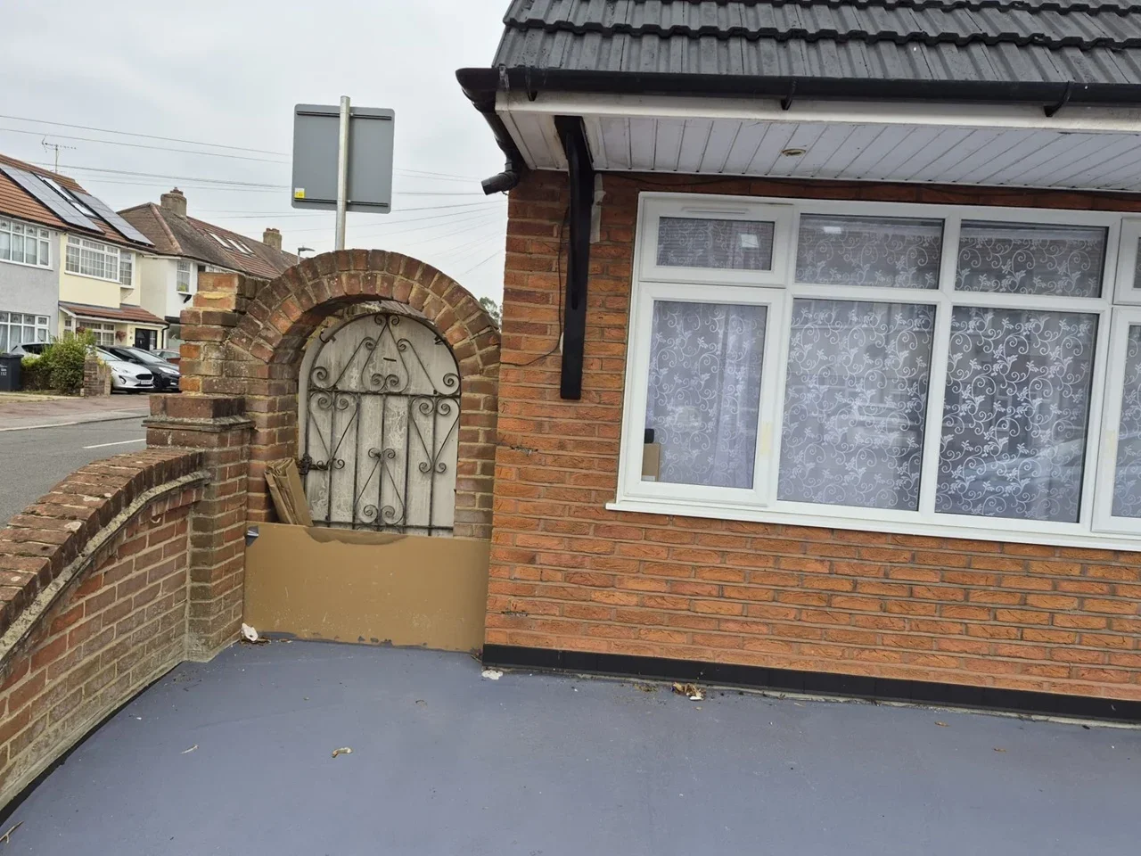 House Western Avenue in Greater London