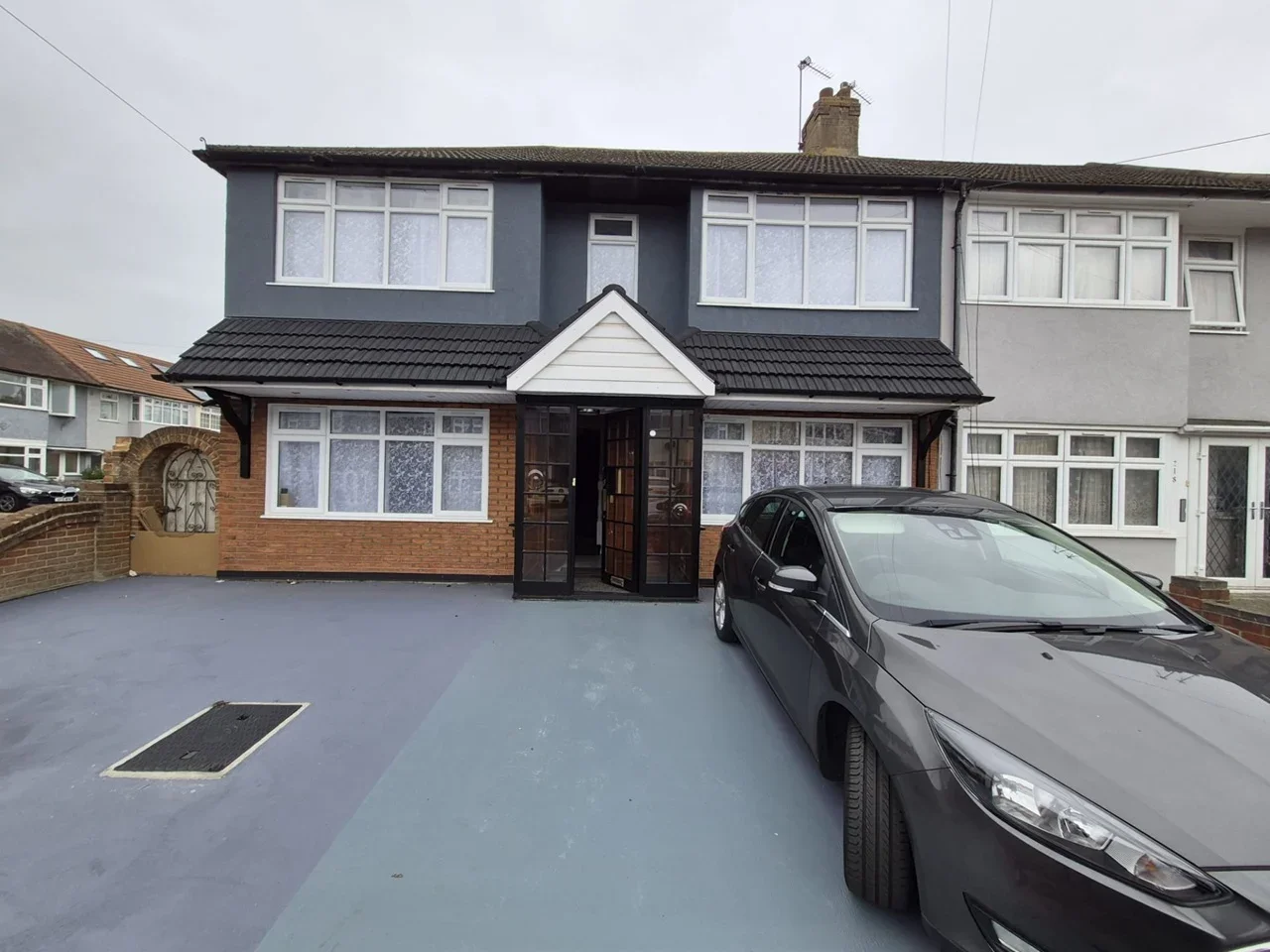 House Western Avenue in Greater London