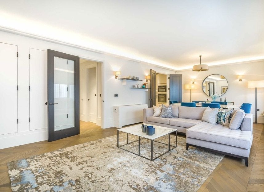 Flat Curzon Square in London