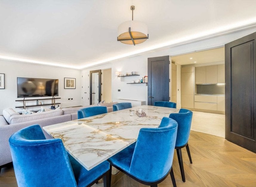 Flat Curzon Square in London