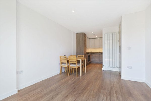Flat Carteret Way in Greater London