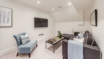 Flat Crabtree Lane in Greater London