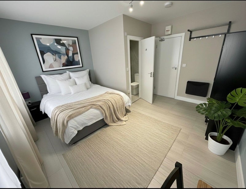 Room Cowley Hill Lane in St Helens