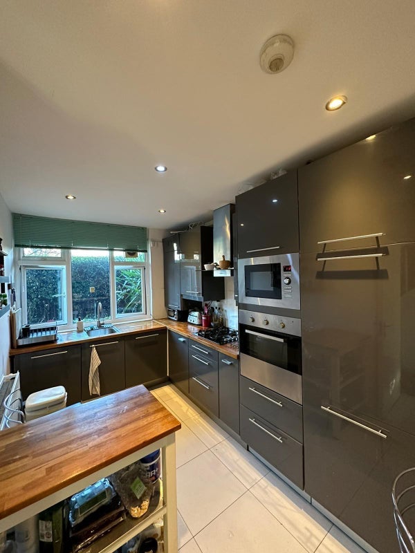 Room Royal Road in Greater London