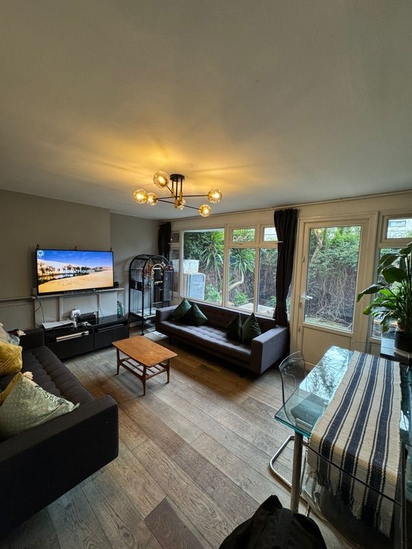Room Royal Road in Greater London