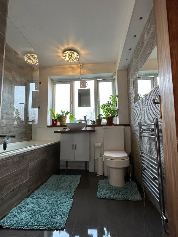 Room Royal Road in Greater London