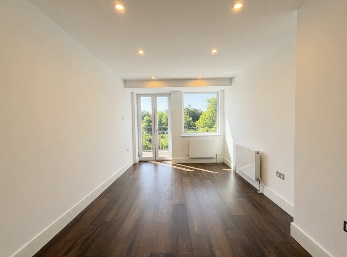 Flat Swanfield Road in Waltham Cross