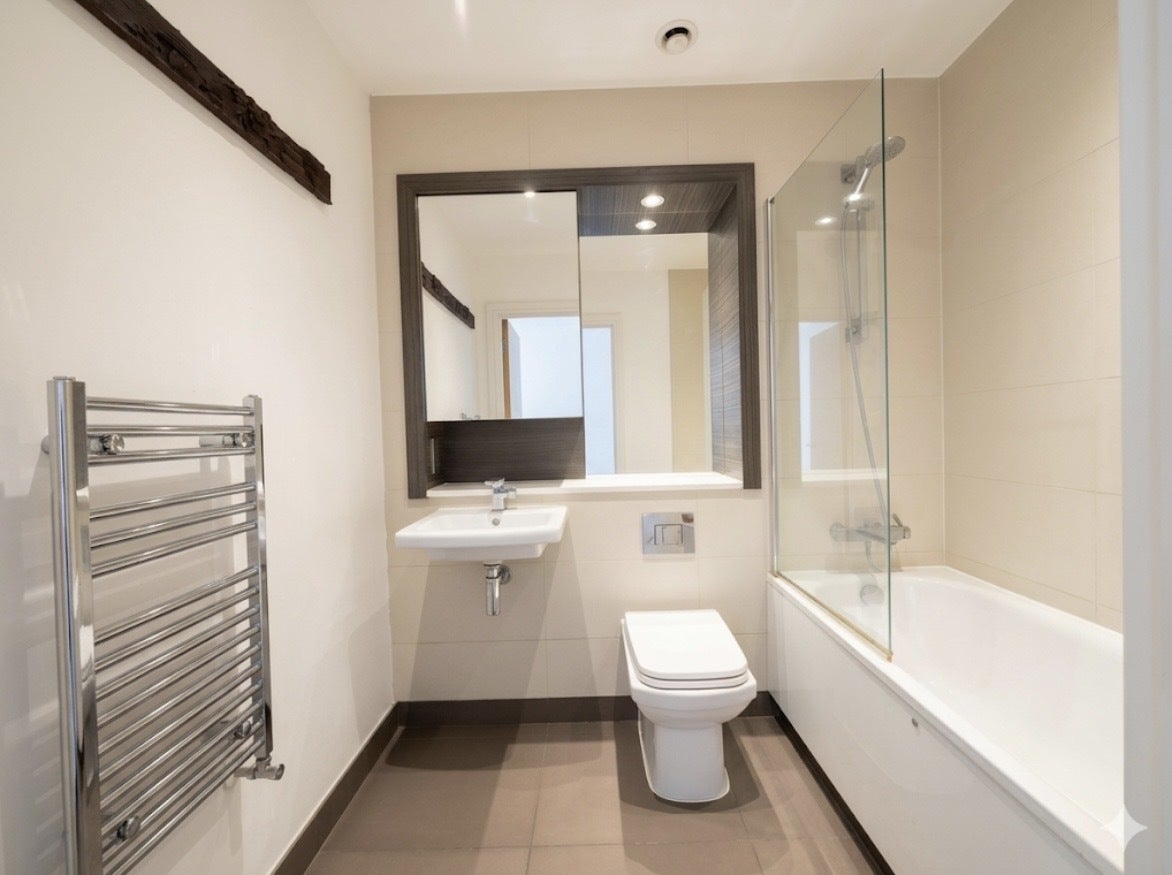 Flat Swanfield Road in Waltham Cross