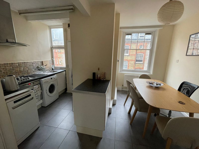 Room Montclare Street in Greater London