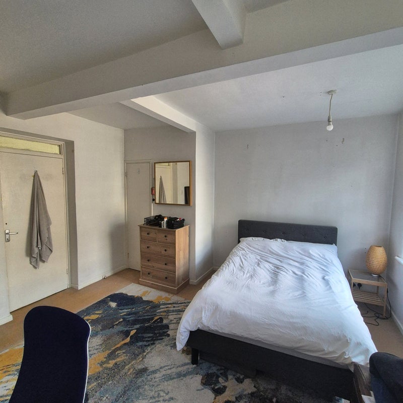 Room Montclare Street in Greater London