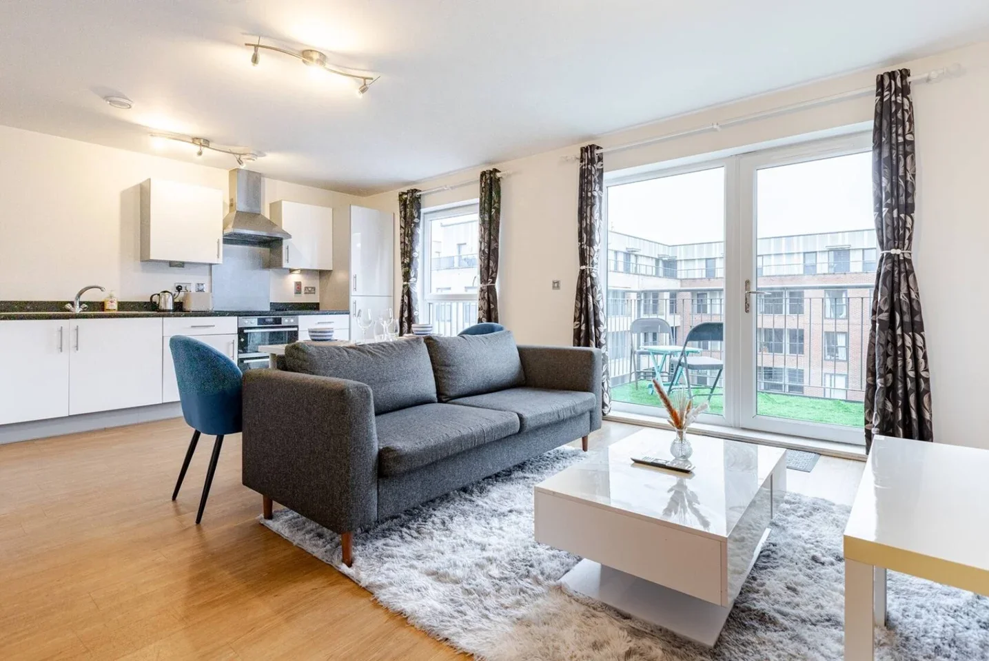 Flat Juniper Court in London