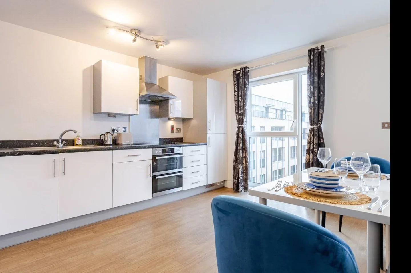 Flat Juniper Court in London