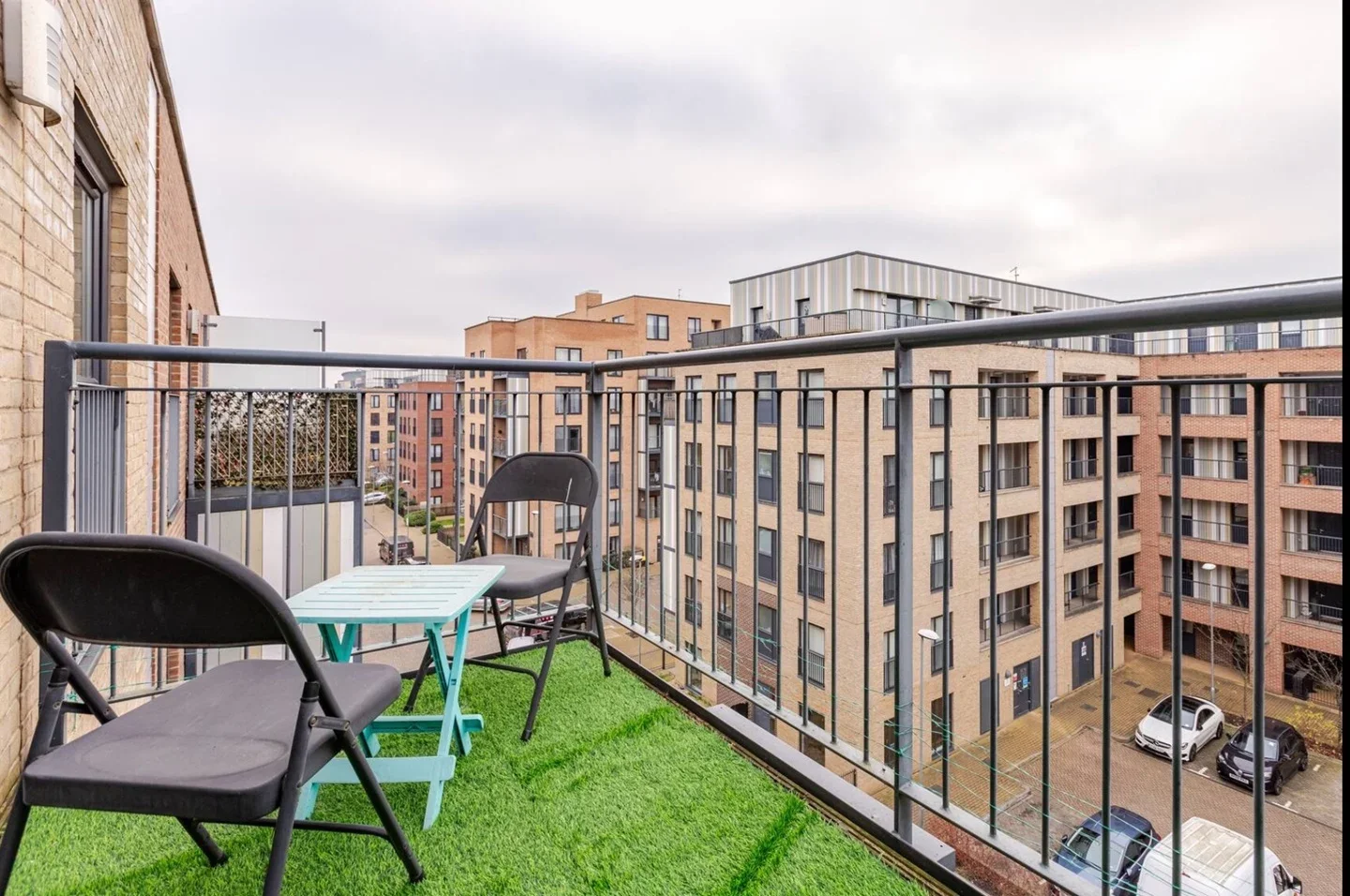 Flat Juniper Court in London